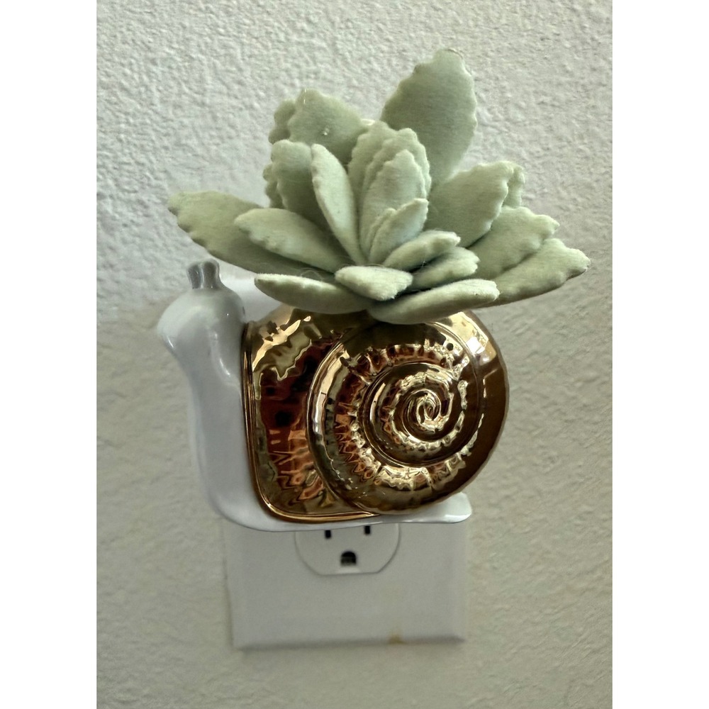 Bath & Body Works Wallflowers Snail Succulent Fragrance Plug Gold White Sage